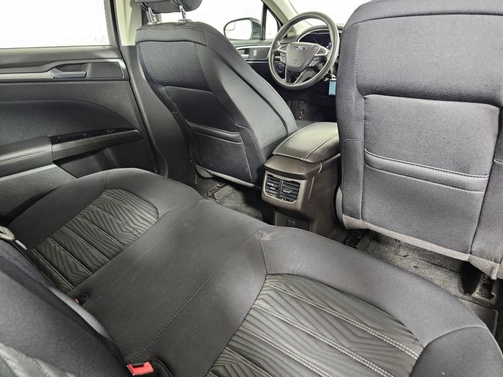 Used 2016 Ford Fusion SE FWD image 14
