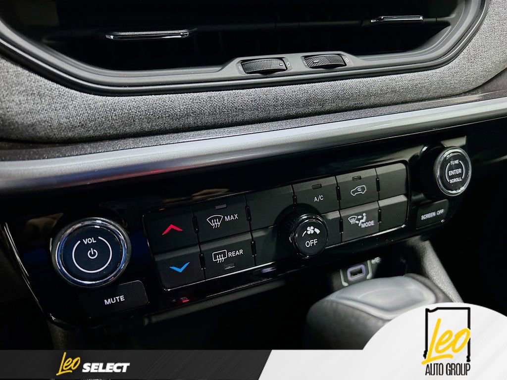 Used 2023 Jeep Compass Latitude image 15