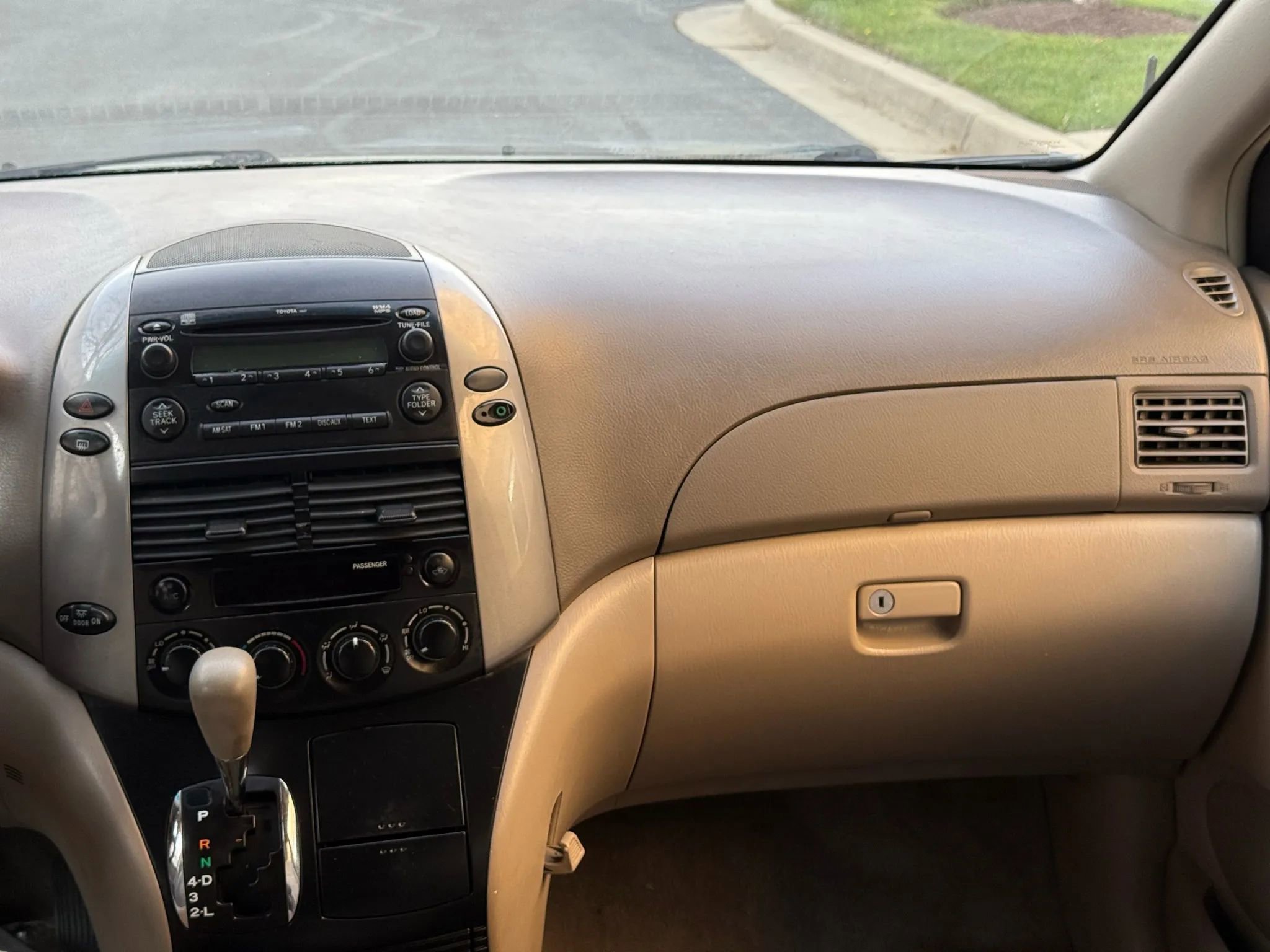 Used 2010 Toyota Sienna LE image 31