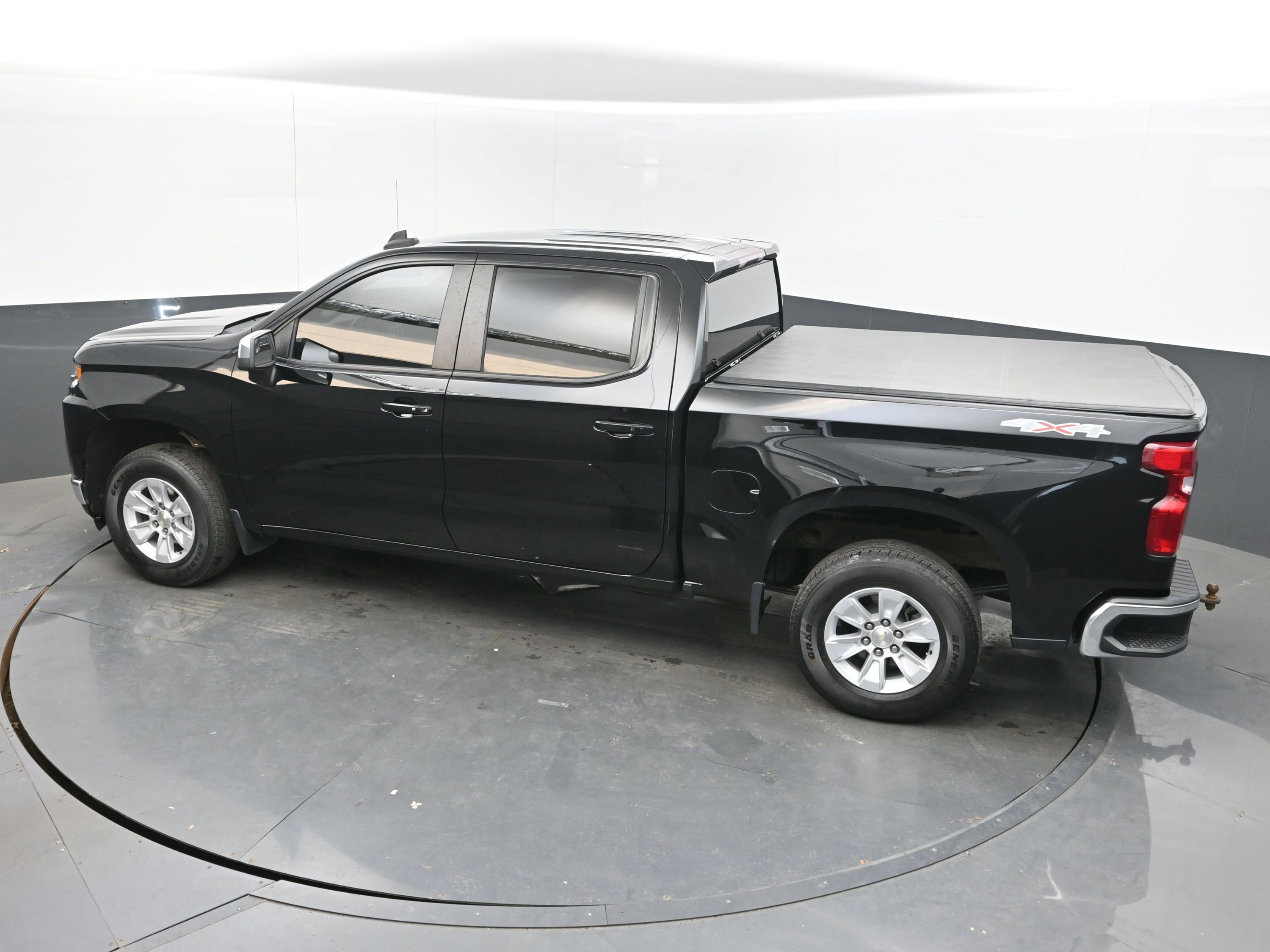 Used 2022 Chevrolet Silverado 1500 LT AWD/4WD image 32