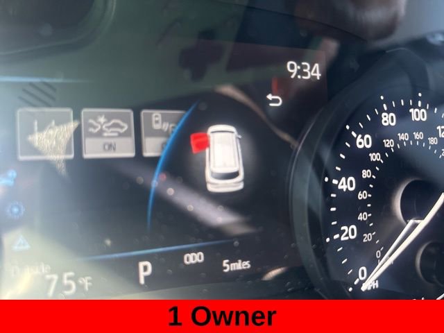 Used 2026 Toyota Sienna XLE FWD image 5