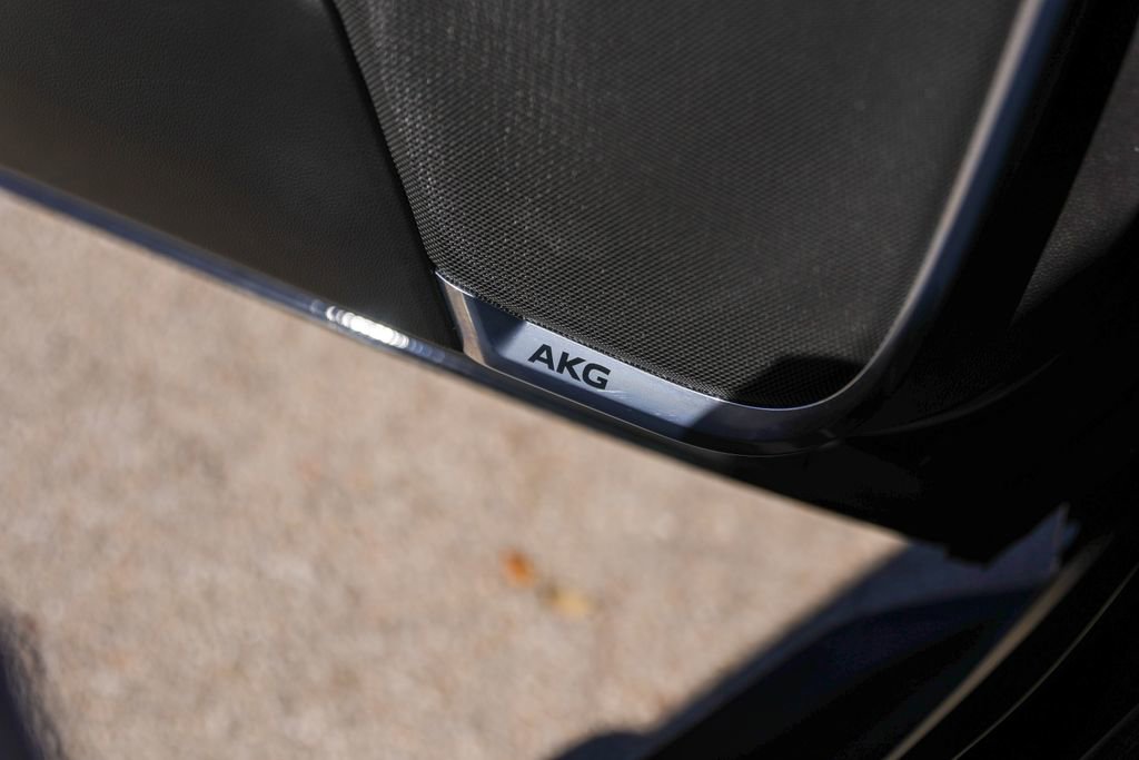 Used 2022 Cadillac Escalade Premium Luxury image 23