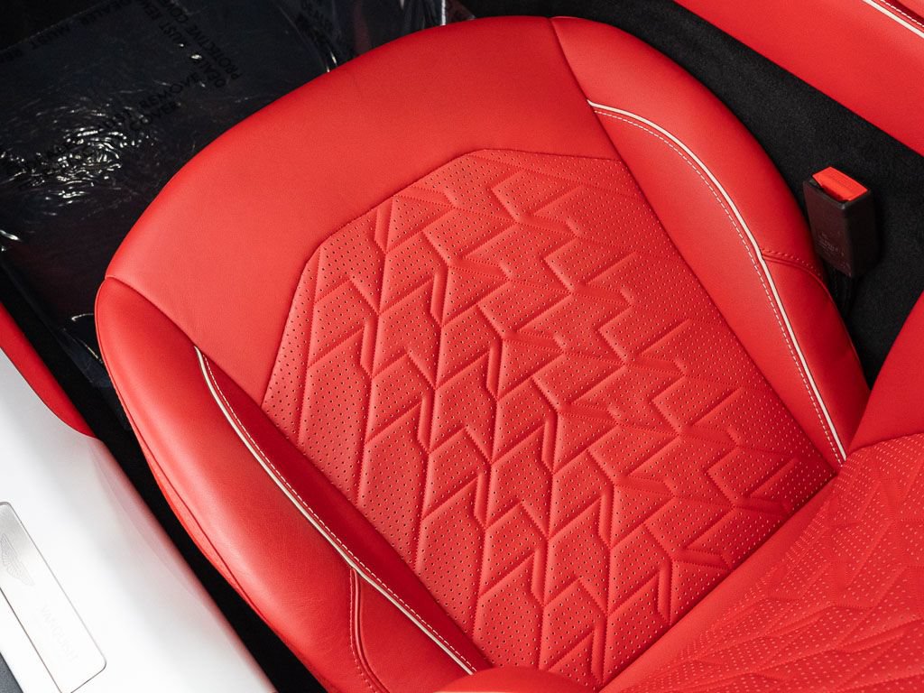 Used 2025 Aston Martin Vanquish RWD image 19