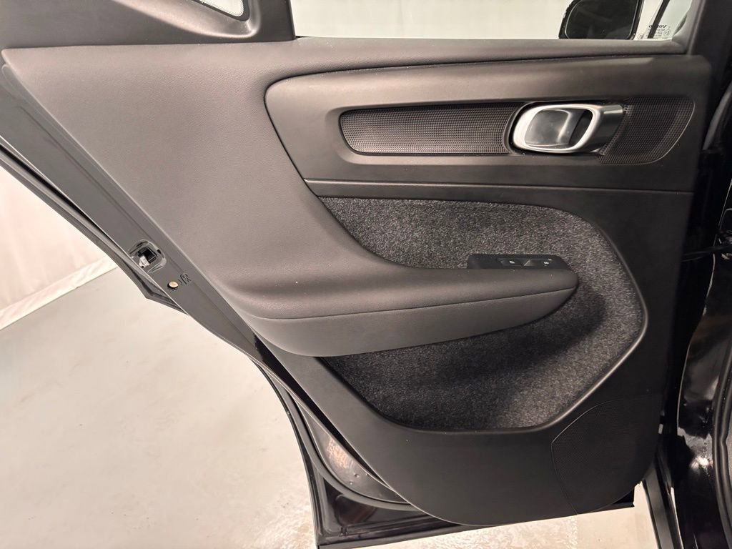 Certified 2025 Volvo XC40 B5 Plus image 22