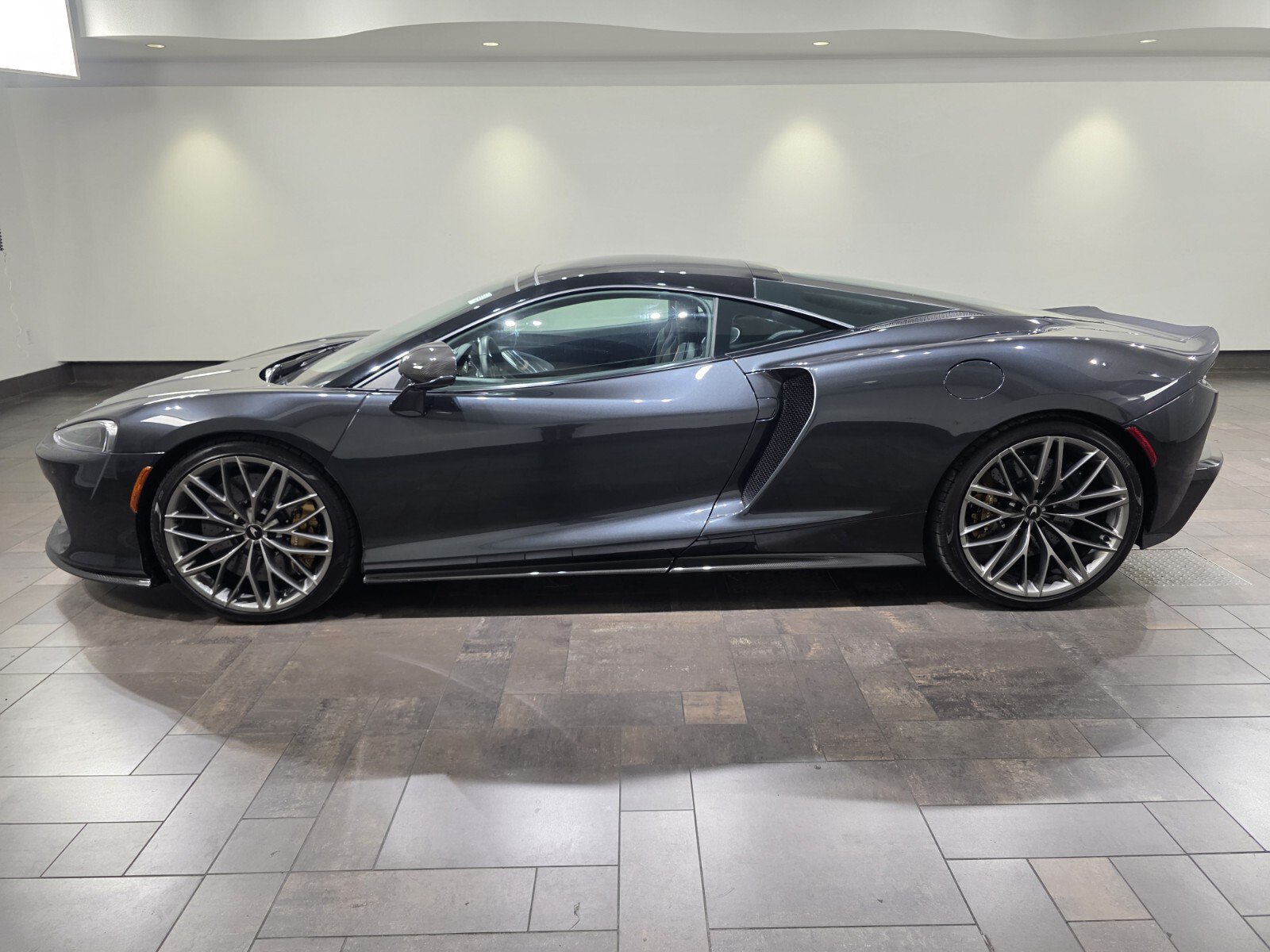 Used 2023 McLaren GT RWD image 3