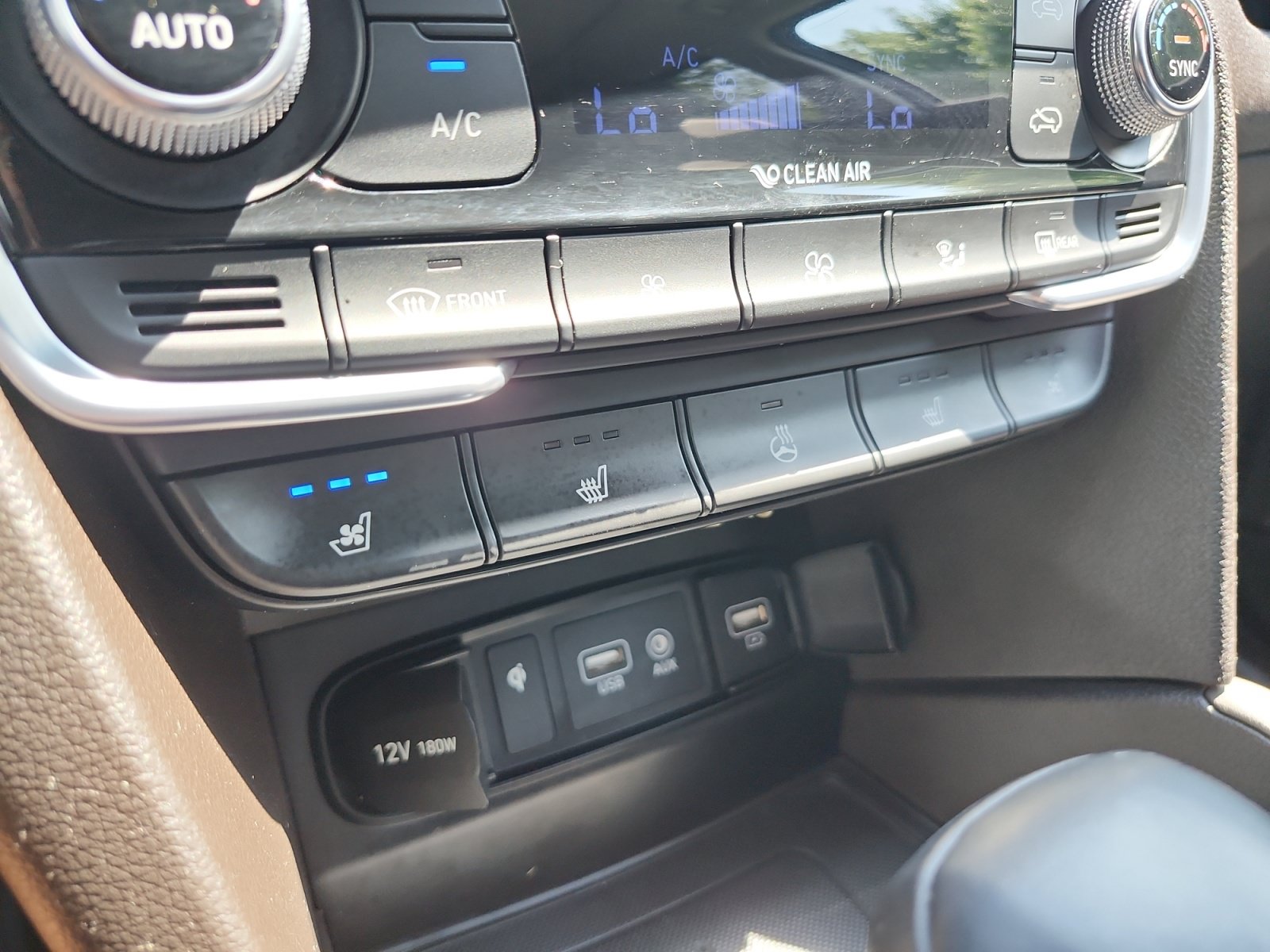 Used 2020 Hyundai Santa Fe Limited AWD/4WD image 23