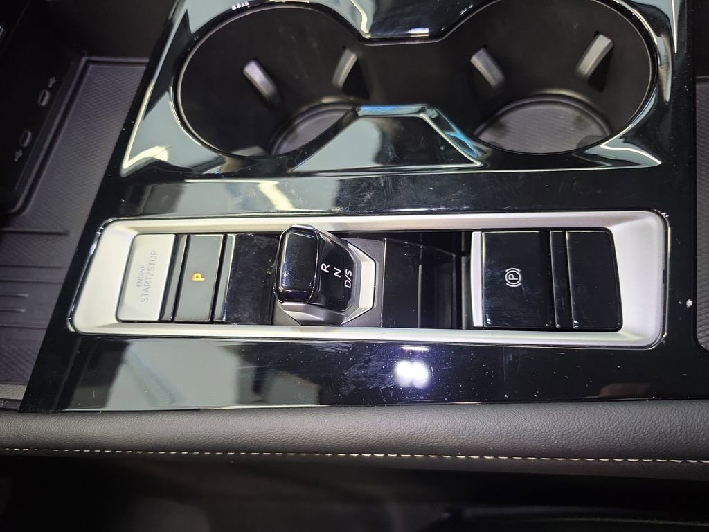 Used 2025 Volkswagen Atlas SE FWD image 29