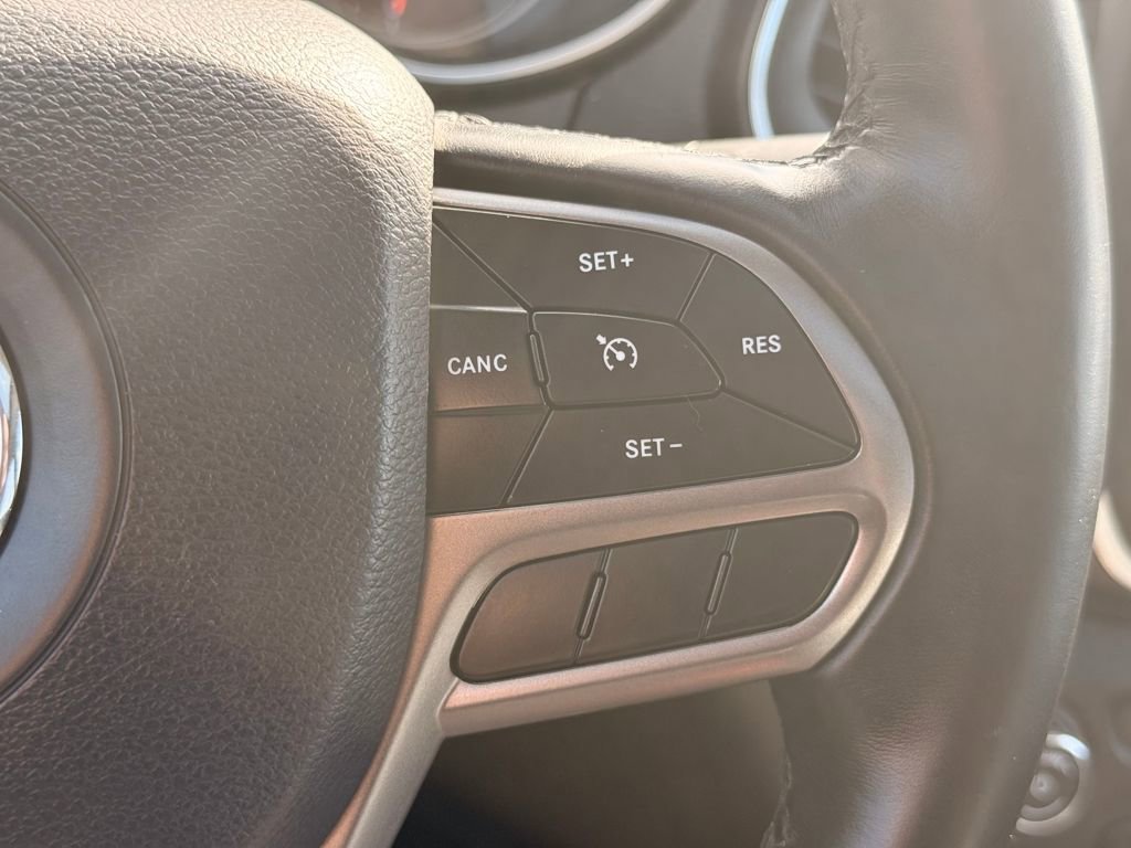 Used 2019 Jeep Cherokee Latitude Plus w/ Comfort/Convenience Group image 30