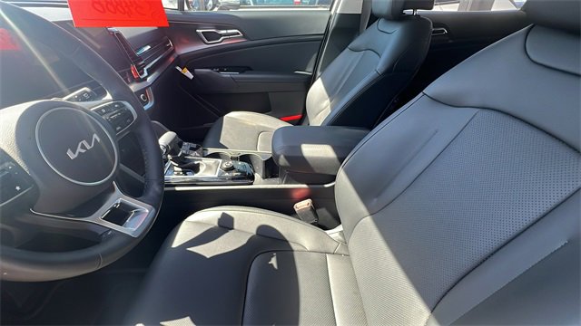 Used 2025 Kia Sportage EX image 8