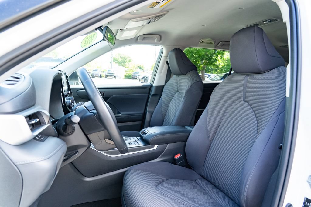 Used 2020 Toyota Highlander LE AWD/4WD image 21