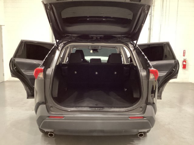 Used 2021 Toyota RAV4 LE FWD image 12
