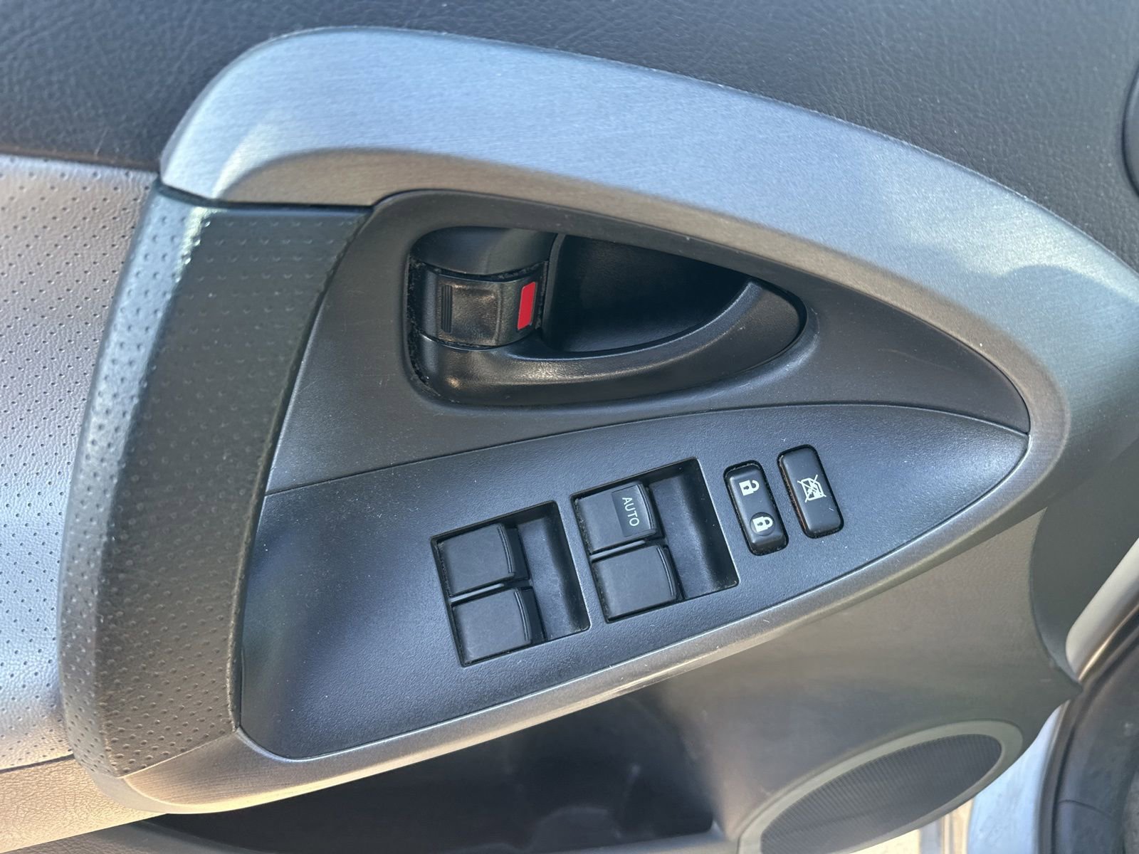 Used 2012 Toyota RAV4 Limited w/ Navigation Value Pkg image 6