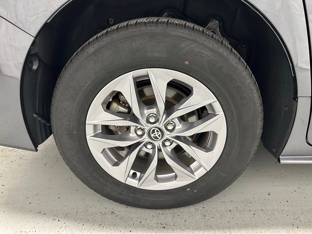 Used 2025 Toyota Sienna LE image 70