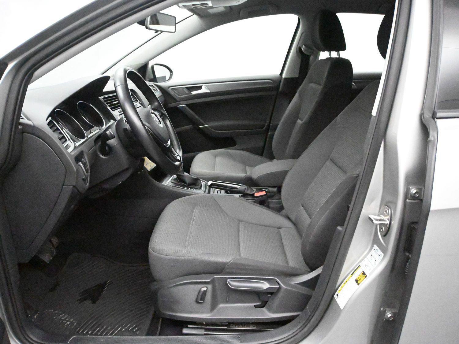 Used 2018 Volkswagen Golf S image 7