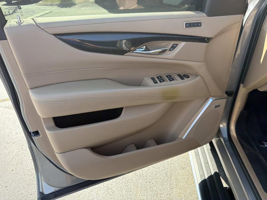 Used 2019 Cadillac Escalade ESV Platinum AWD/4WD image 21