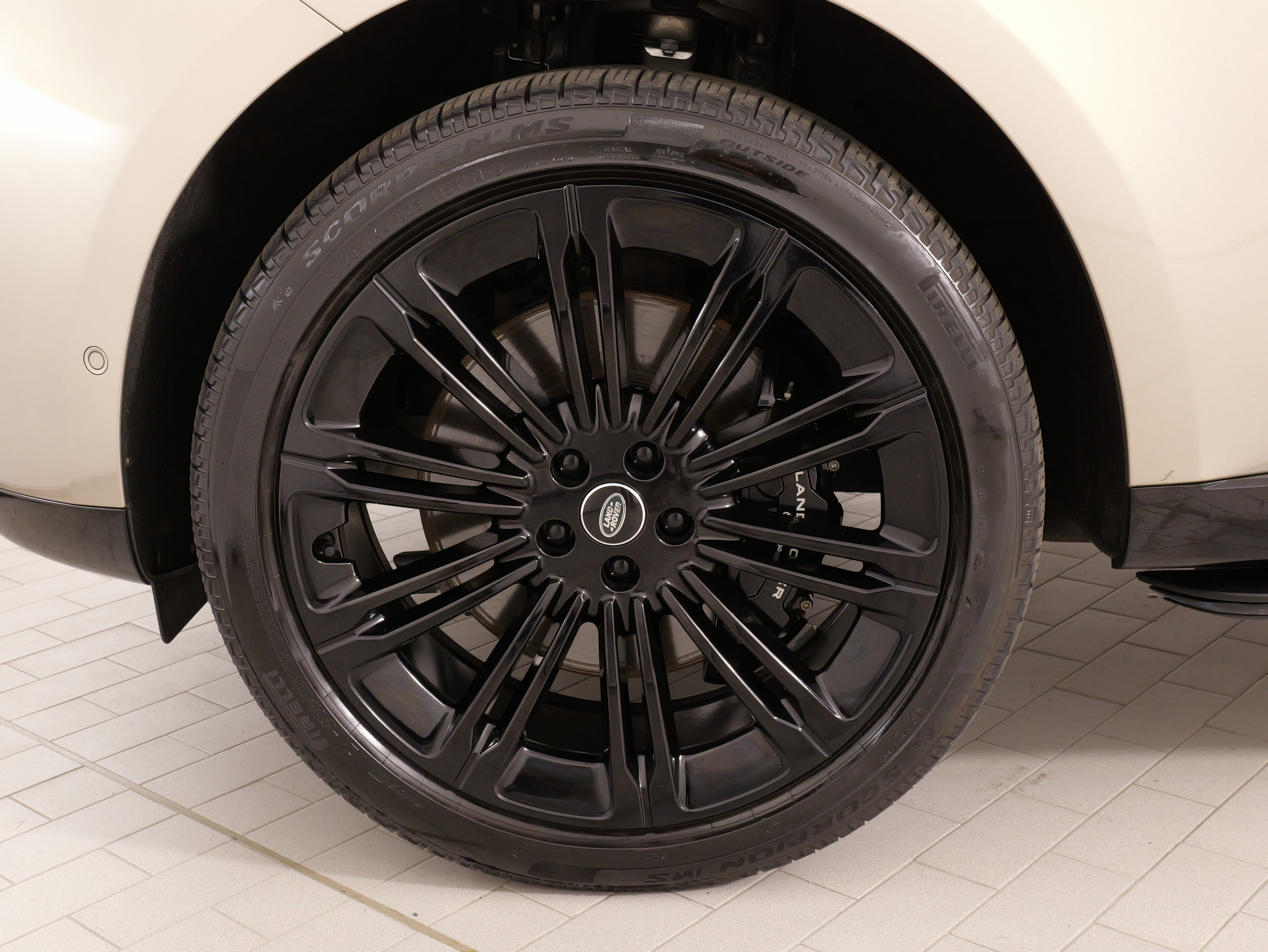 Used 2025 Land Rover Range Rover Long Wheelbase SE image 71