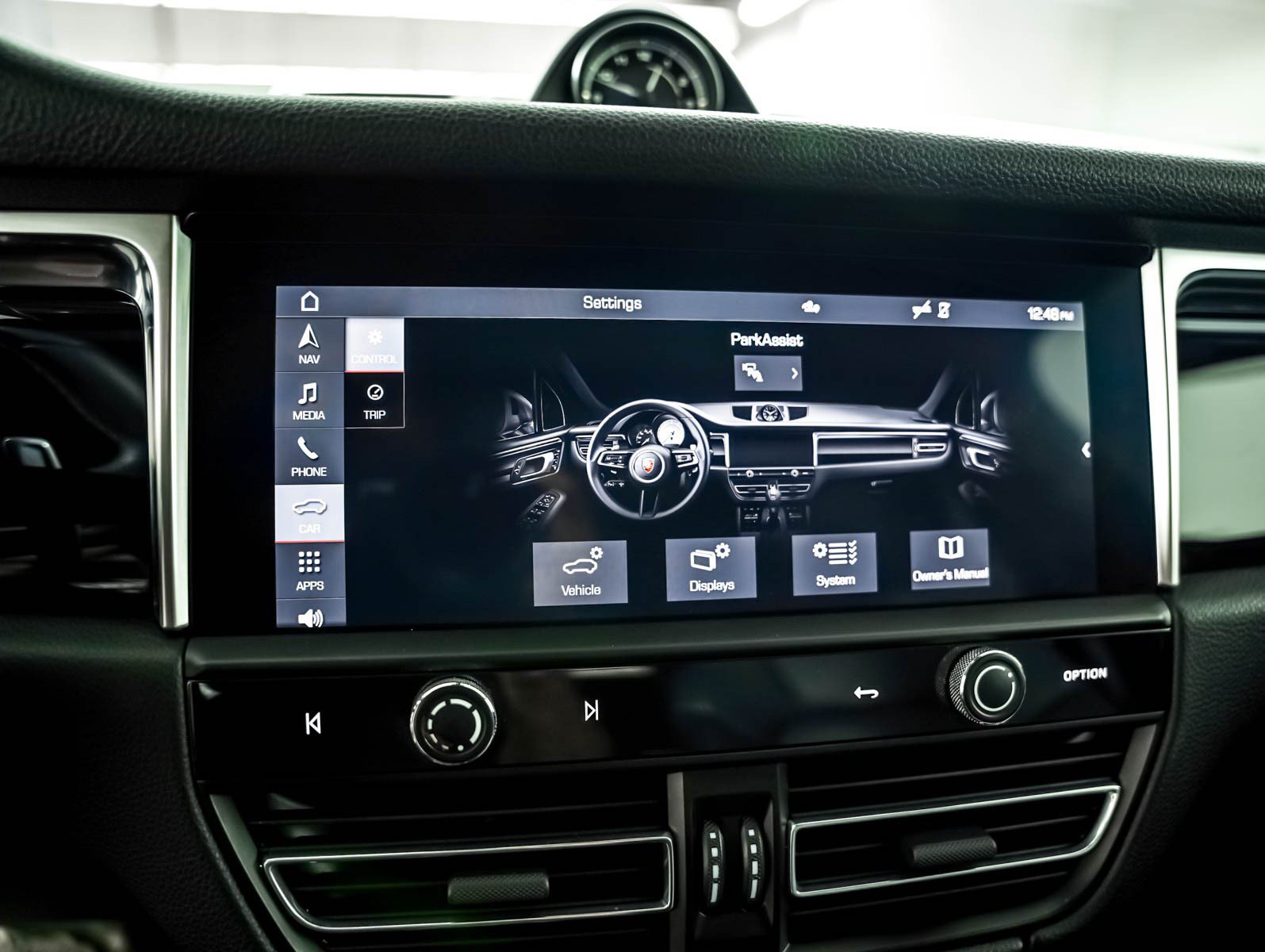 Certified 2023 Porsche Macan AWD/4WD image 24