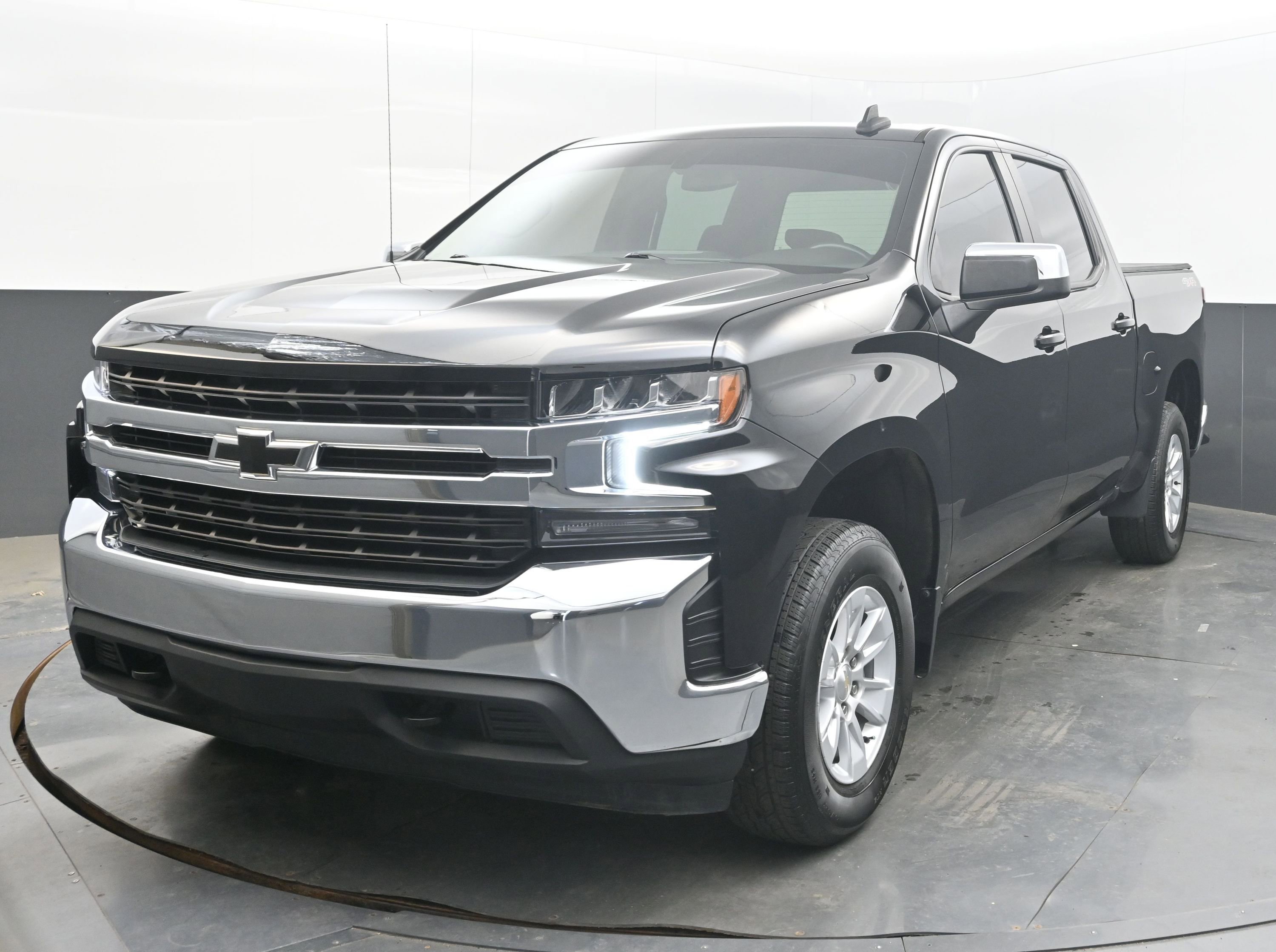 Used 2022 Chevrolet Silverado 1500 LT AWD/4WD image 3