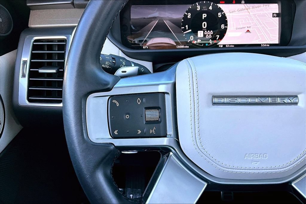 Certified 2023 Land Rover Discovery Metropolitan Edition AWD/4WD image 11