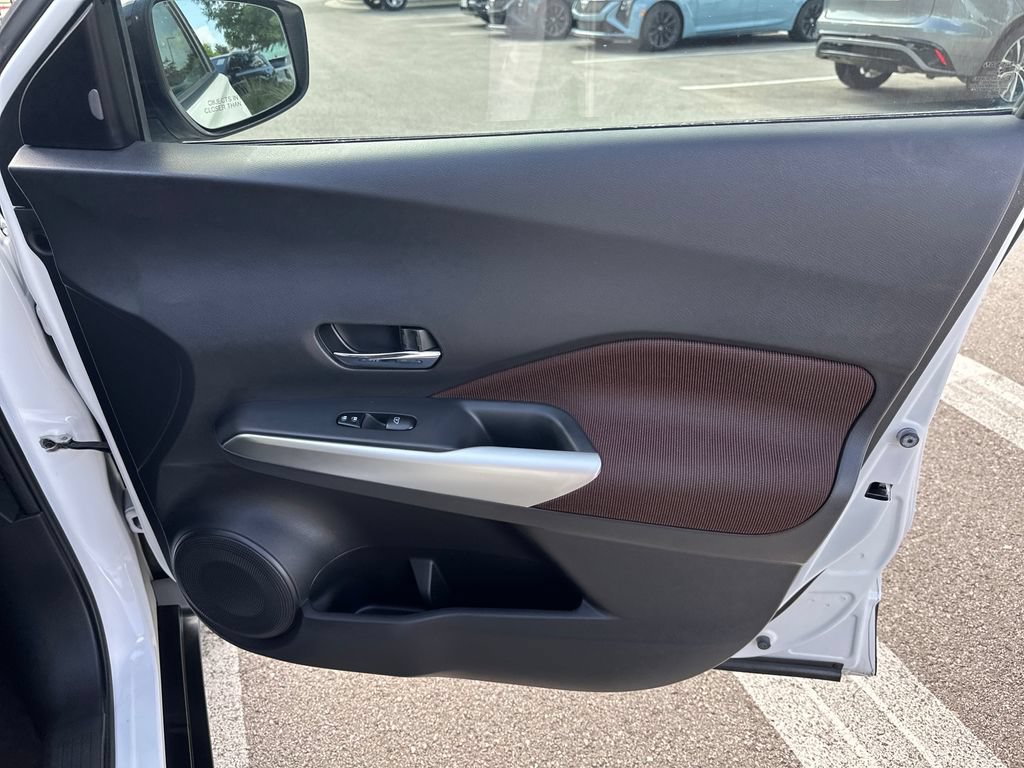 Used 2019 Nissan Kicks SR w/ Exterior Package FWD image 35