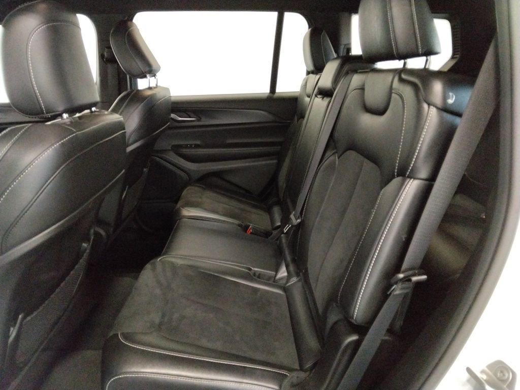 Used 2024 Jeep Grand Cherokee L Laredo AWD/4WD image 34