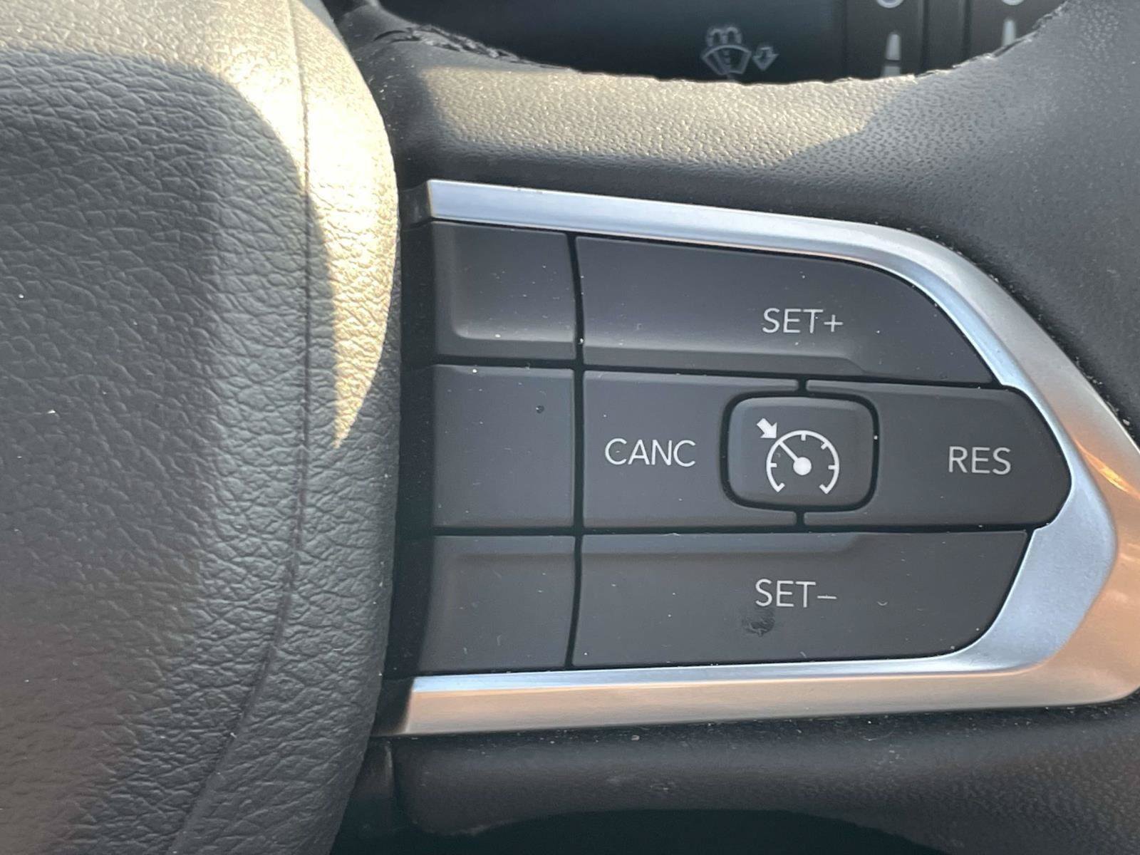 Used 2024 Jeep Compass Latitude AWD/4WD image 8