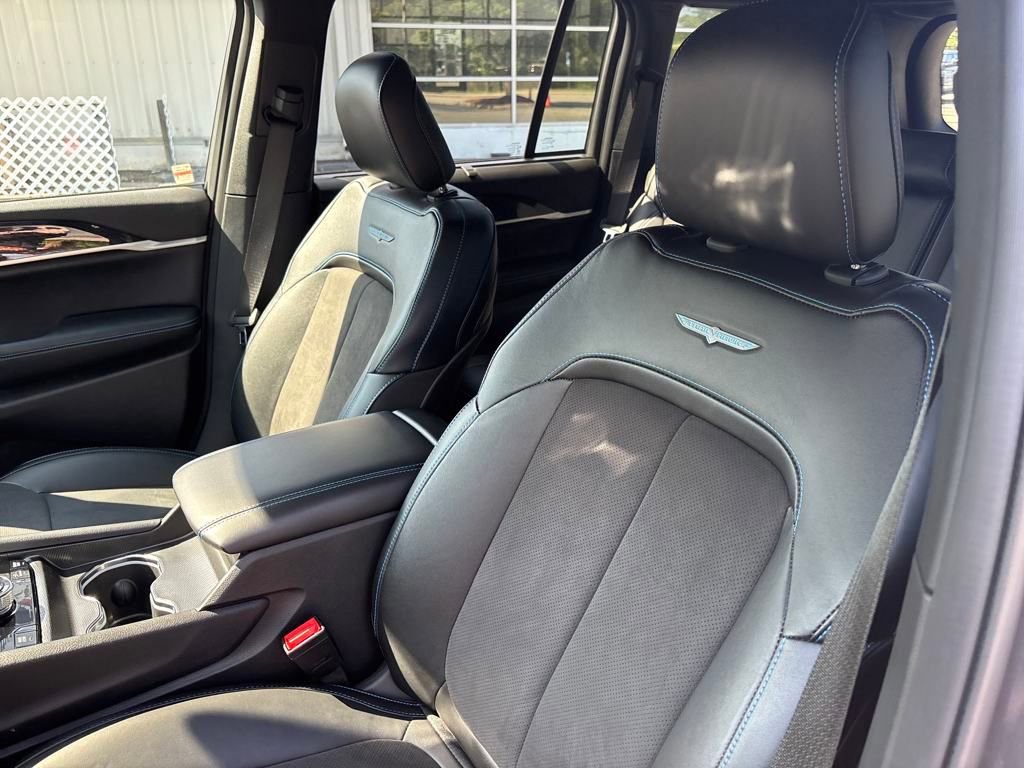 New 2024 Jeep Grand Cherokee Trailhawk w/ Advanced Protech Group II image 17