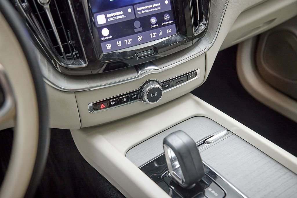 Certified 2023 Volvo XC60 B5 Plus w/ Climate Package image 15