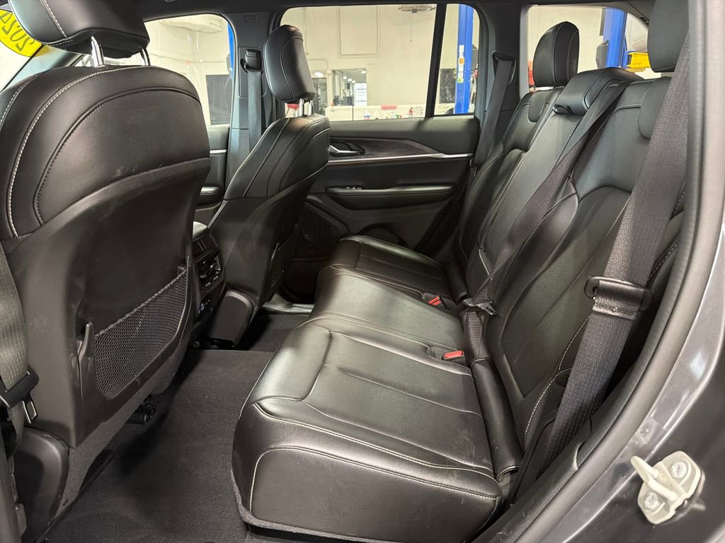 Used 2024 Jeep Grand Cherokee Limited AWD/4WD image 63