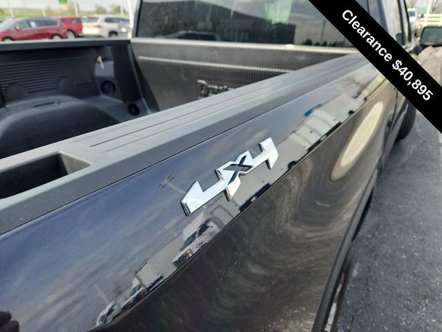 Used 2025 GMC Sierra 1500 SLT AWD/4WD image 23