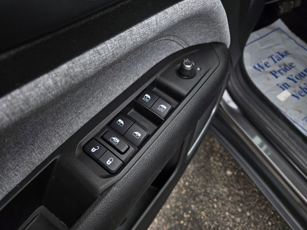 Used 2022 Jeep Compass Latitude image 11