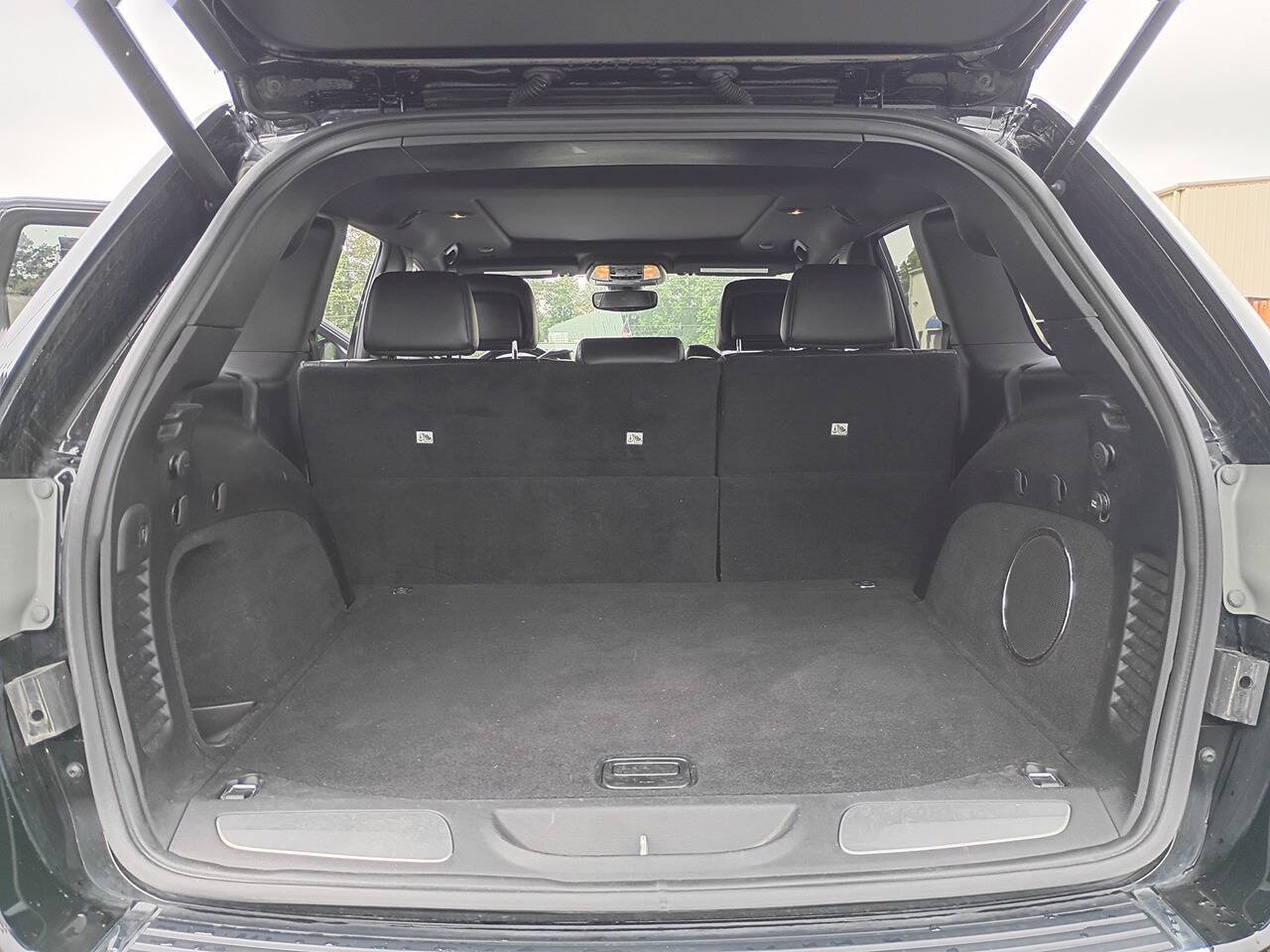 Used 2019 Jeep Grand Cherokee Overland AWD/4WD image 27