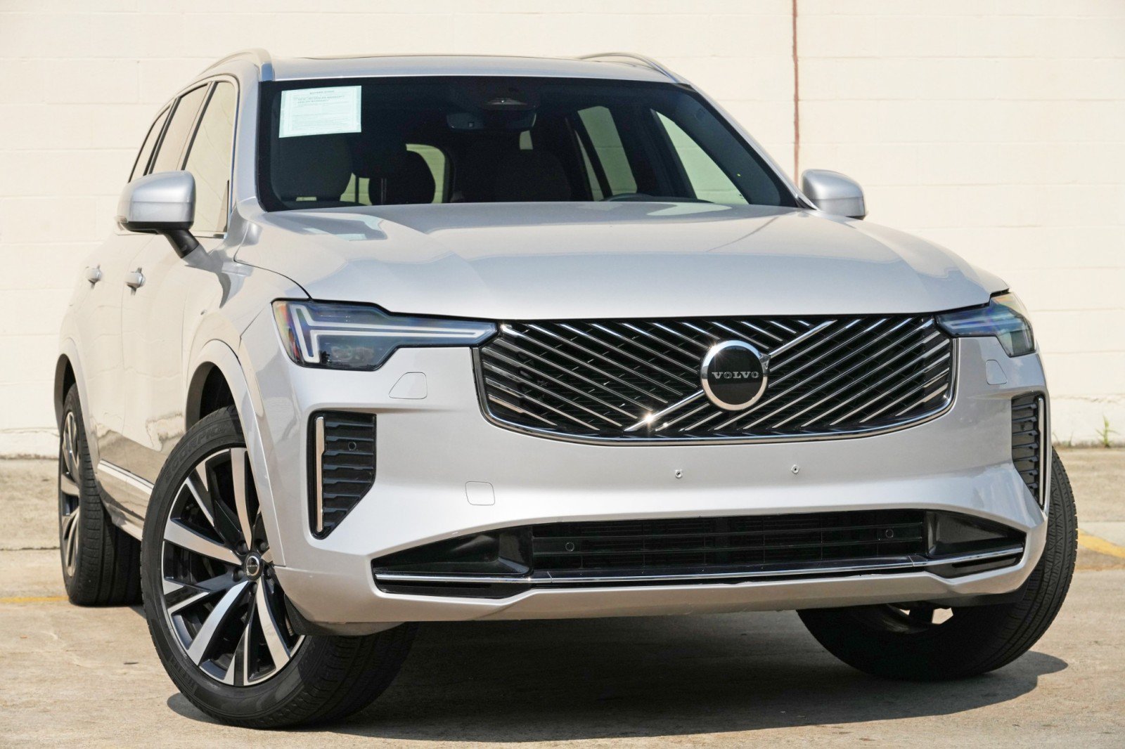 Used 2025 Volvo XC90 B5 Core w/ Protection Package Premier AWD/4WD image 4