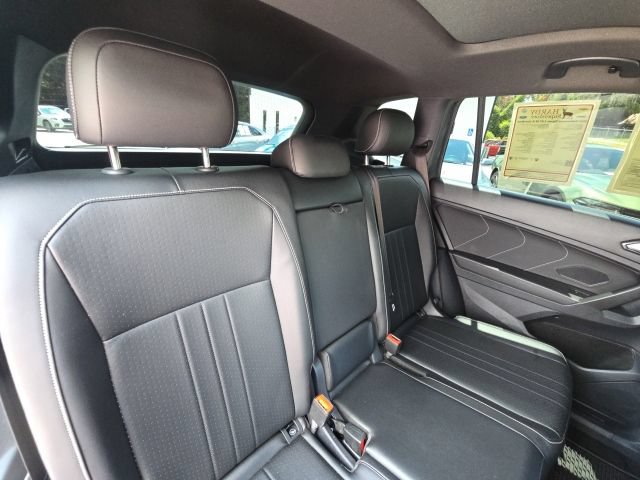Used 2022 Volkswagen Tiguan SE R-Line AWD/4WD image 16