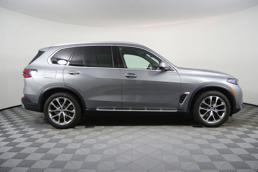 Certified 2026 BMW X5 sDrive40i image 2