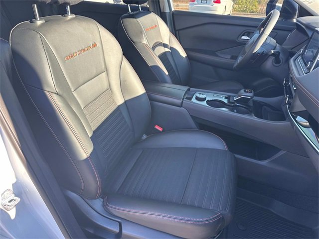 Used 2025 Nissan Rogue SV image 26