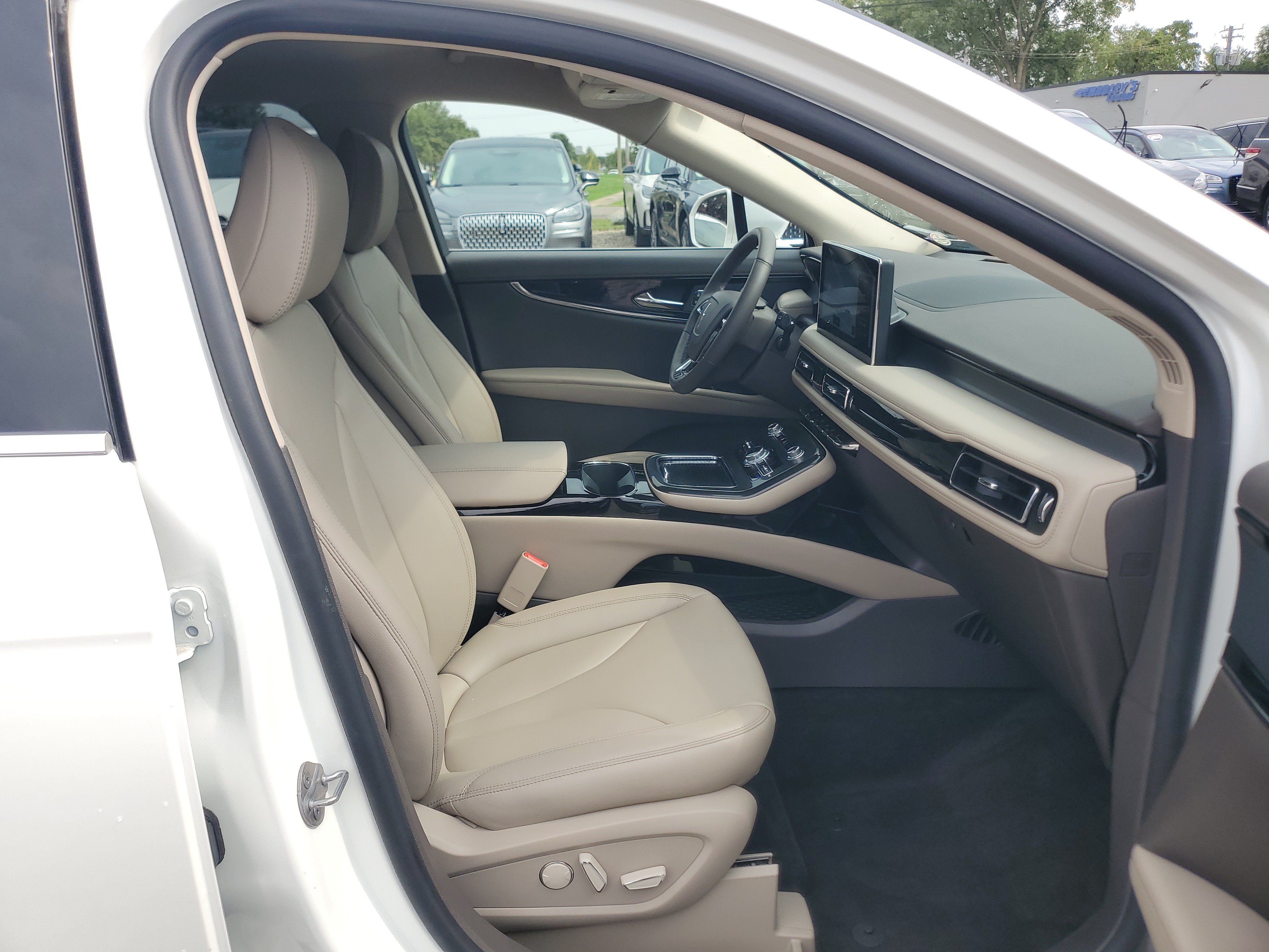 Certified 2023 Lincoln Nautilus AWD w/ Premium Package image 9