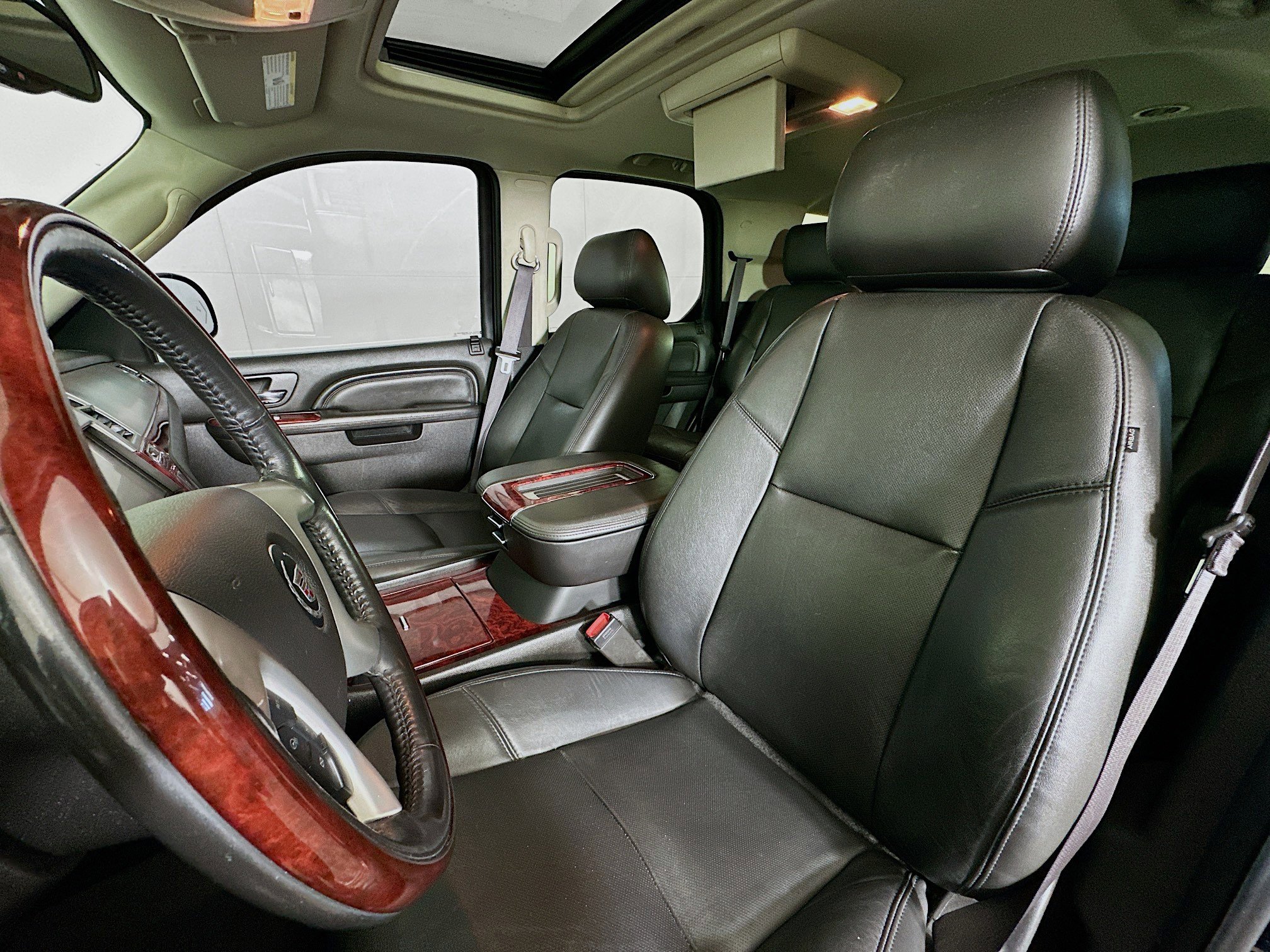 Used 2014 Cadillac Escalade Premium AWD/4WD image 13