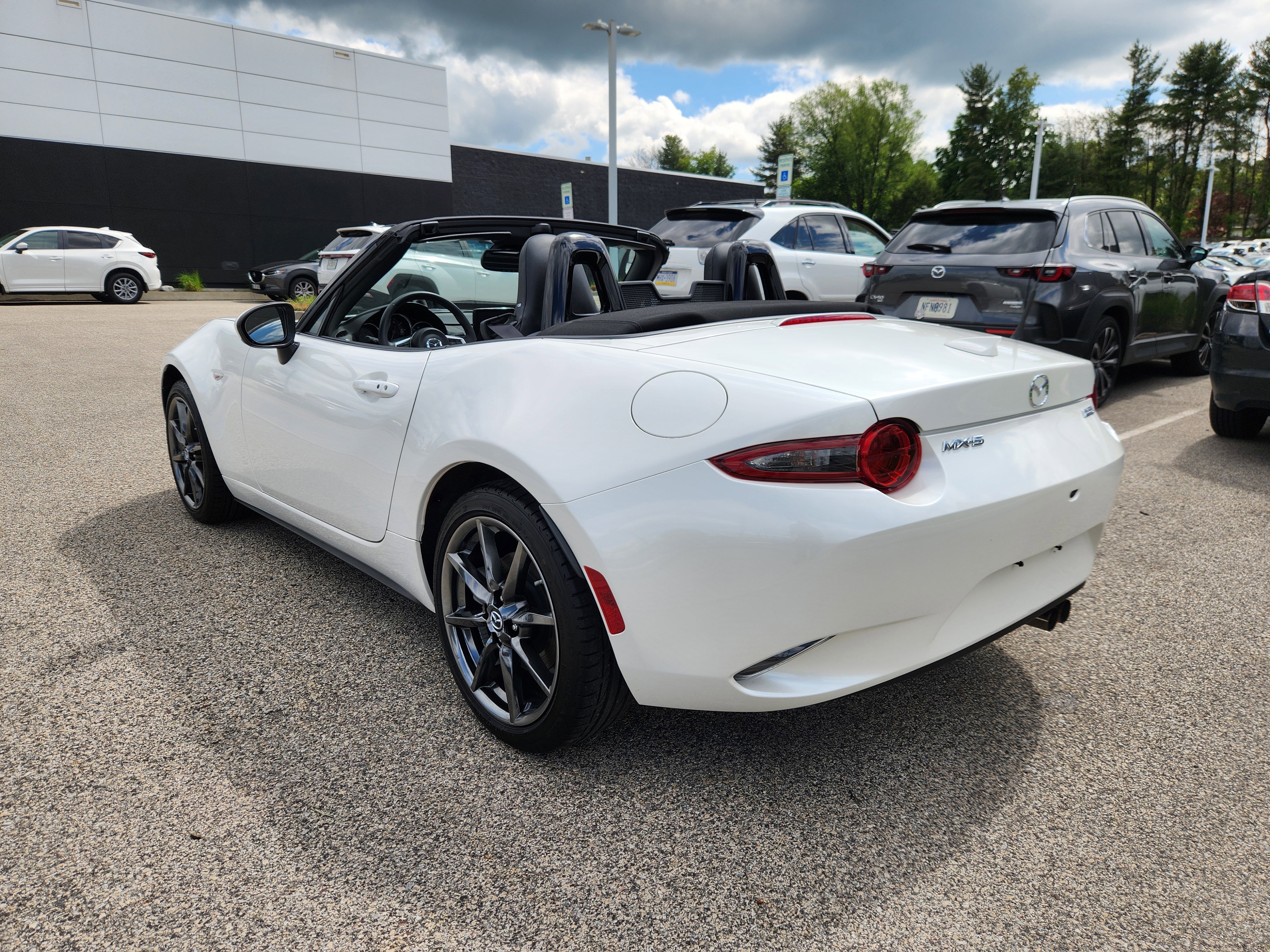 Used 2019 MAZDA MX-5 Miata Grand Touring RWD image 9
