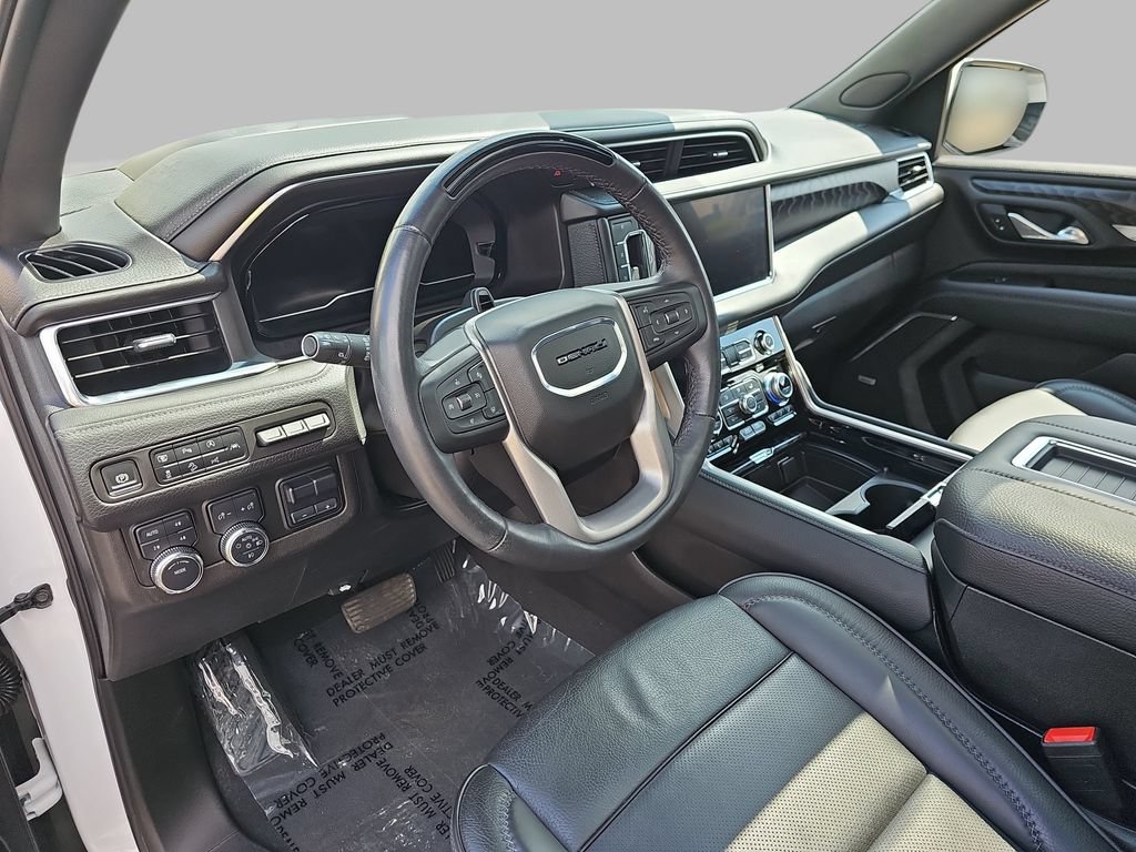 Used 2024 GMC Yukon Denali w/ Advanced Technology Package AWD/4WD image 22