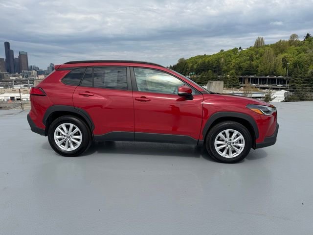 Used 2022 Toyota Corolla Cross LE AWD/4WD image 3