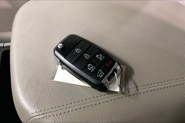 Used 2019 Kia Sedona LX FWD image 11
