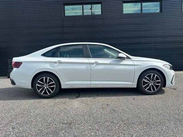 New 2025 Volkswagen Jetta SE FWD image 8