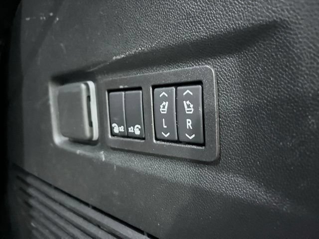 Used 2025 GMC Yukon Denali Ultimate w/ LPO, Floor Liner Package AWD/4WD image 6