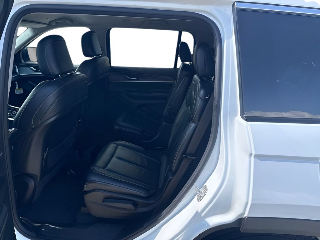 Used 2023 Jeep Grand Cherokee L Limited AWD/4WD image 21