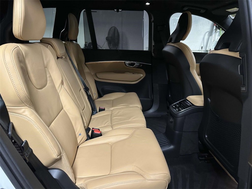 Used 2025 Volvo XC90 T8 Ultra w/ Protection Package Premier image 16