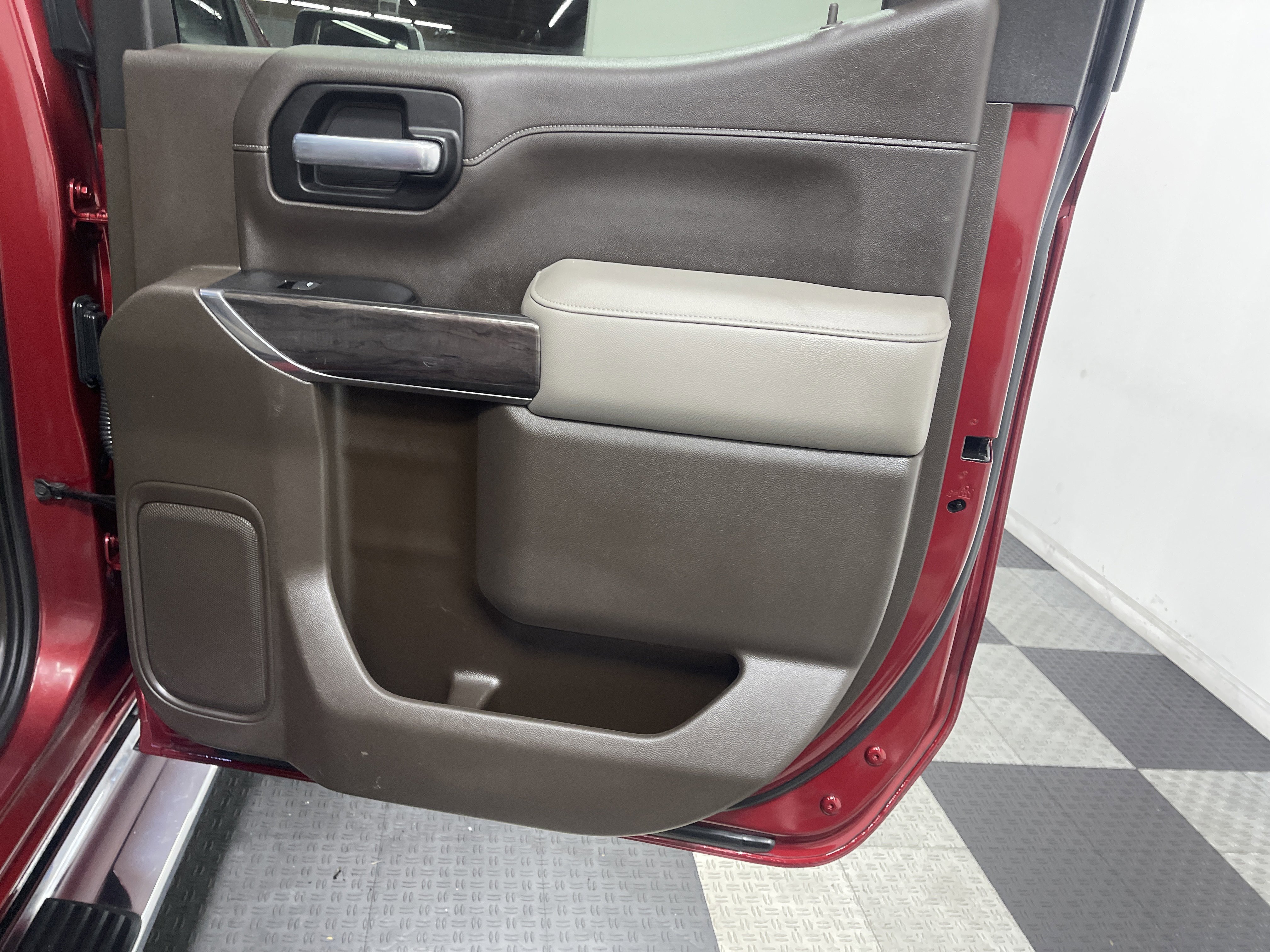 Used 2020 Chevrolet Silverado 1500 LTZ image 18