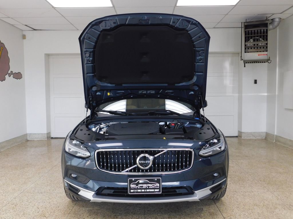 Used 2026 Volvo V90 B6 Cross Country Ultra image 12
