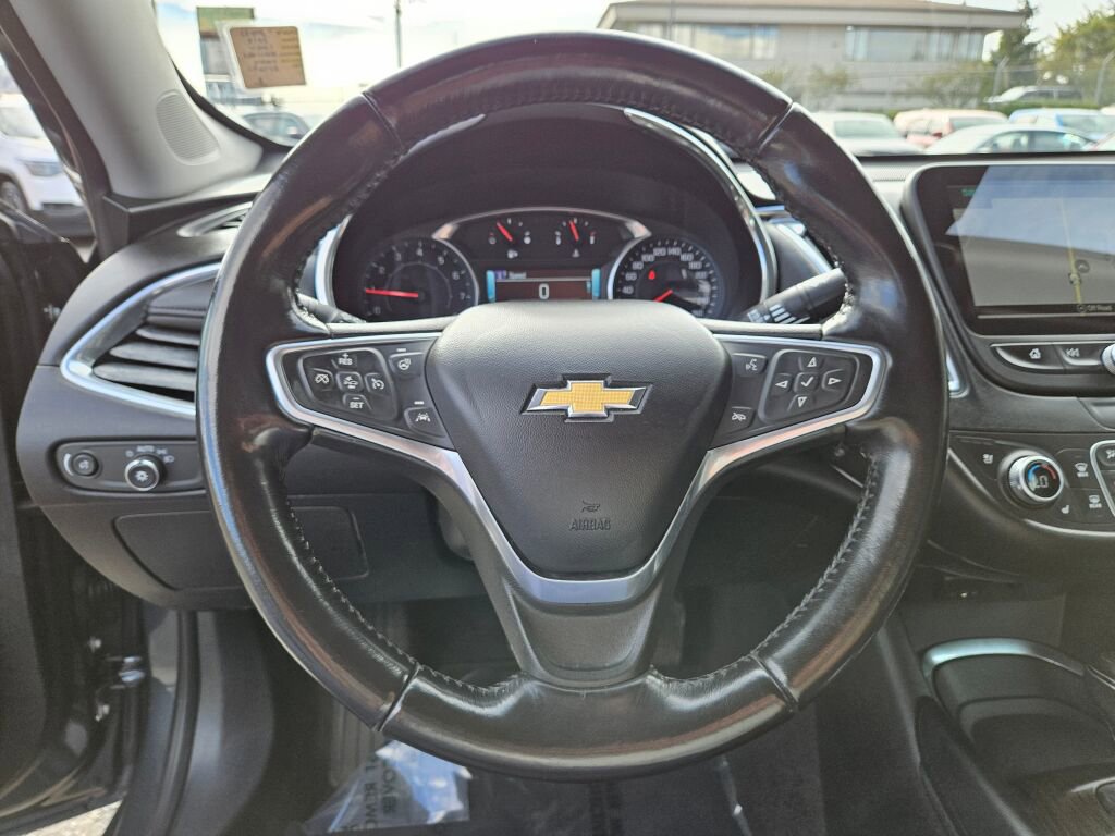 Used 2018 Chevrolet Malibu Premier image 2