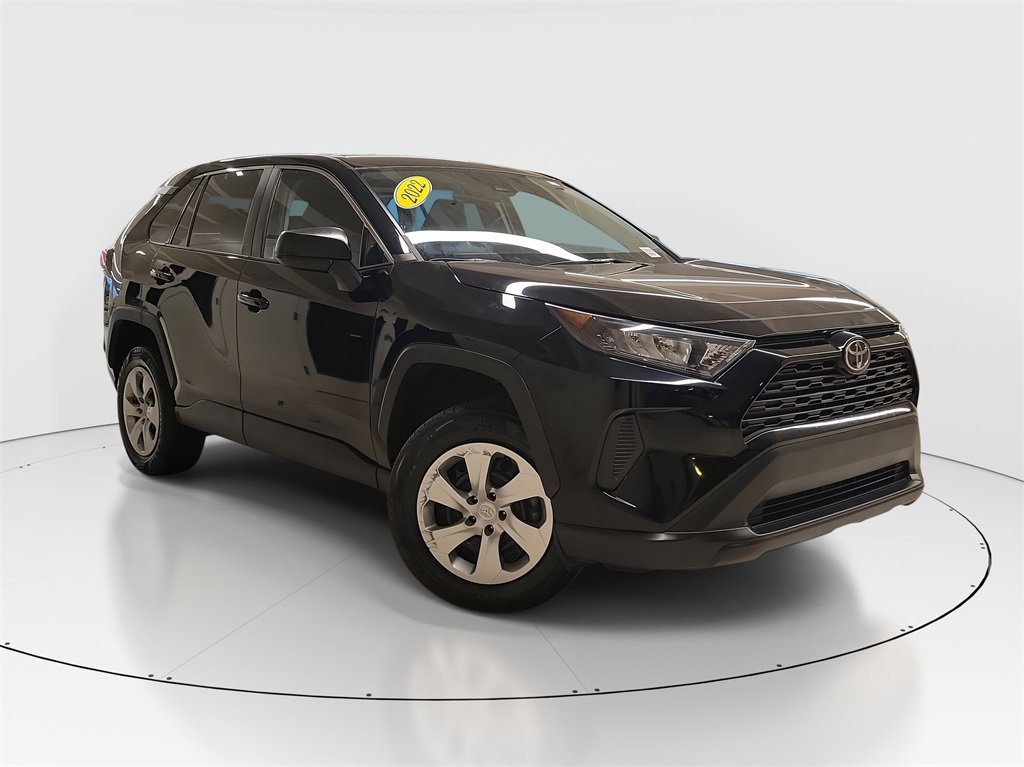 Used 2022 Toyota RAV4 LE image 2